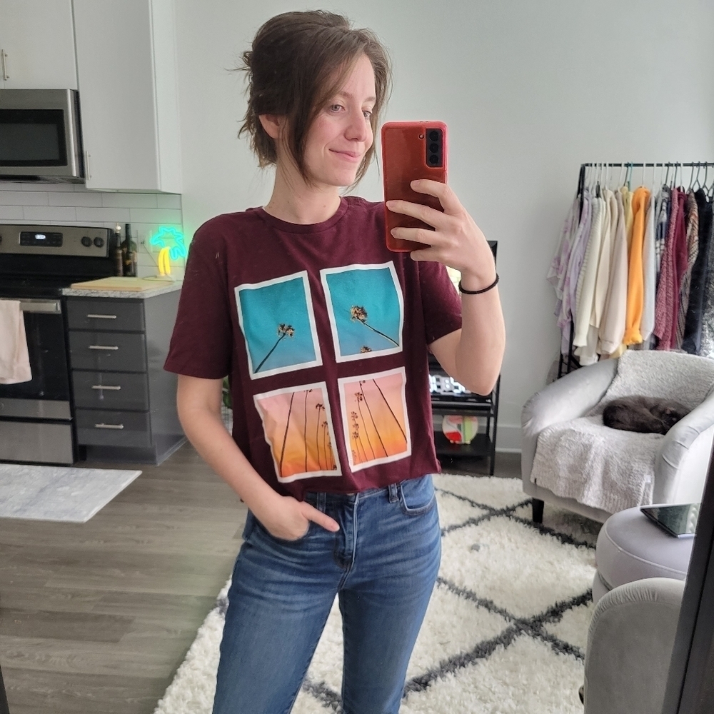 Old Navy graphic tee - Picture 2 of 4